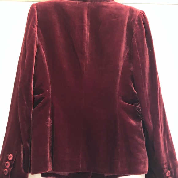 Alfani Velvet Blazer size-2 Wine color great preowned condition - Picture 5 of 5